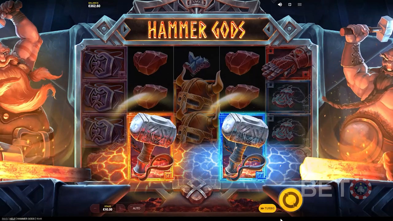 Když ve slotu Hammer Gods padne červené a modré kladivo, spustí se Free Spins.